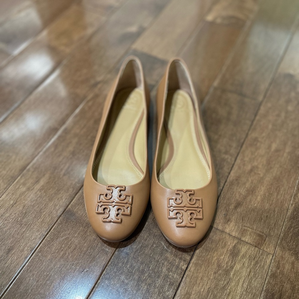 Tory Burch leather flat, size 7.5, tan in color, worn once. Great Condition.